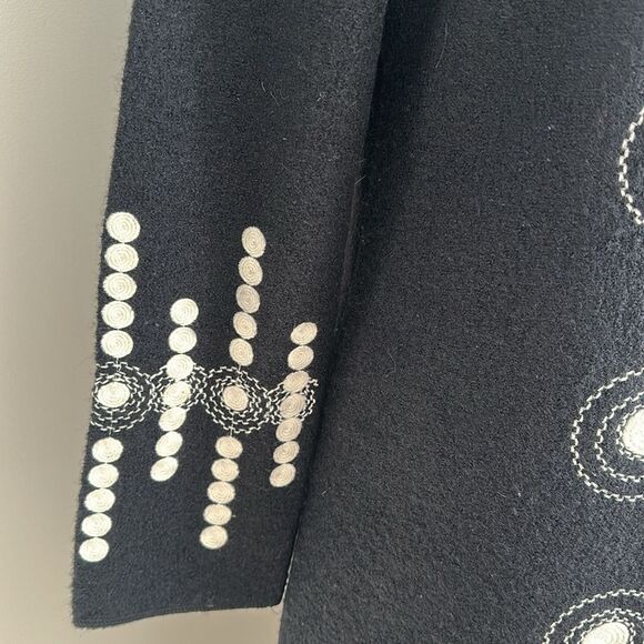 Clothes by Revue VTG 100% Wool Black/white Embroidery Overcoat Abstract Design M - Picture 10 of 13